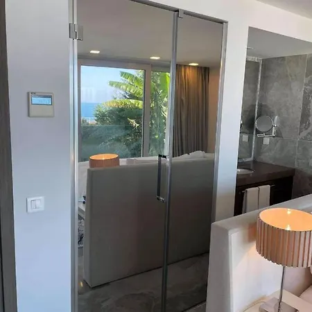 Ultra Luxury Villa With Private Jacuzzy And Beach/Oms 빌라