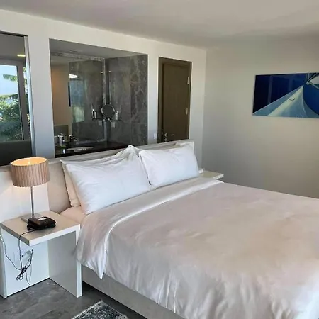 Ultra Luxury Villa With Private Jacuzzy And Beach/Oms *