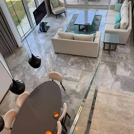 Ultra Luxury Villa With Private Jacuzzy And Beach/Oms